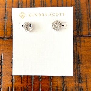 NW Kendra Scott stud earrings brand new
